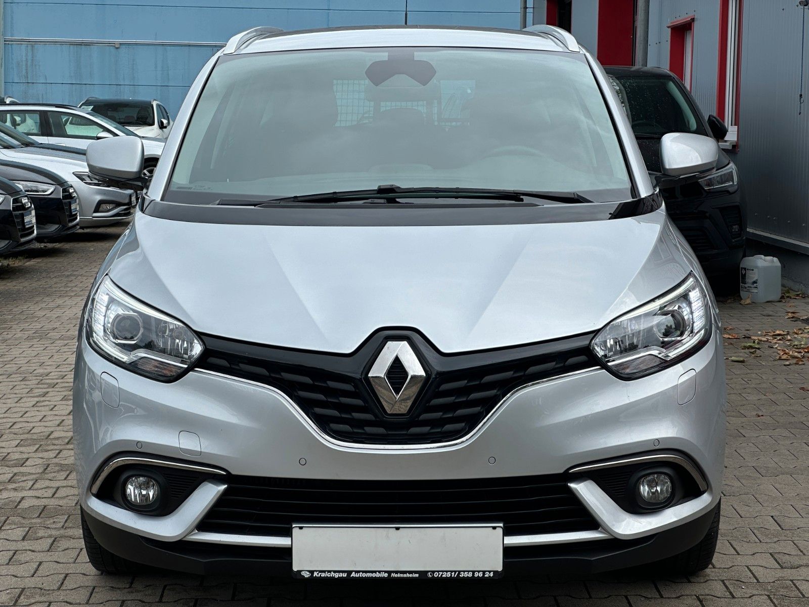 Renault Grand Scenic 160 EDC - Samsaru's Car Outlet
