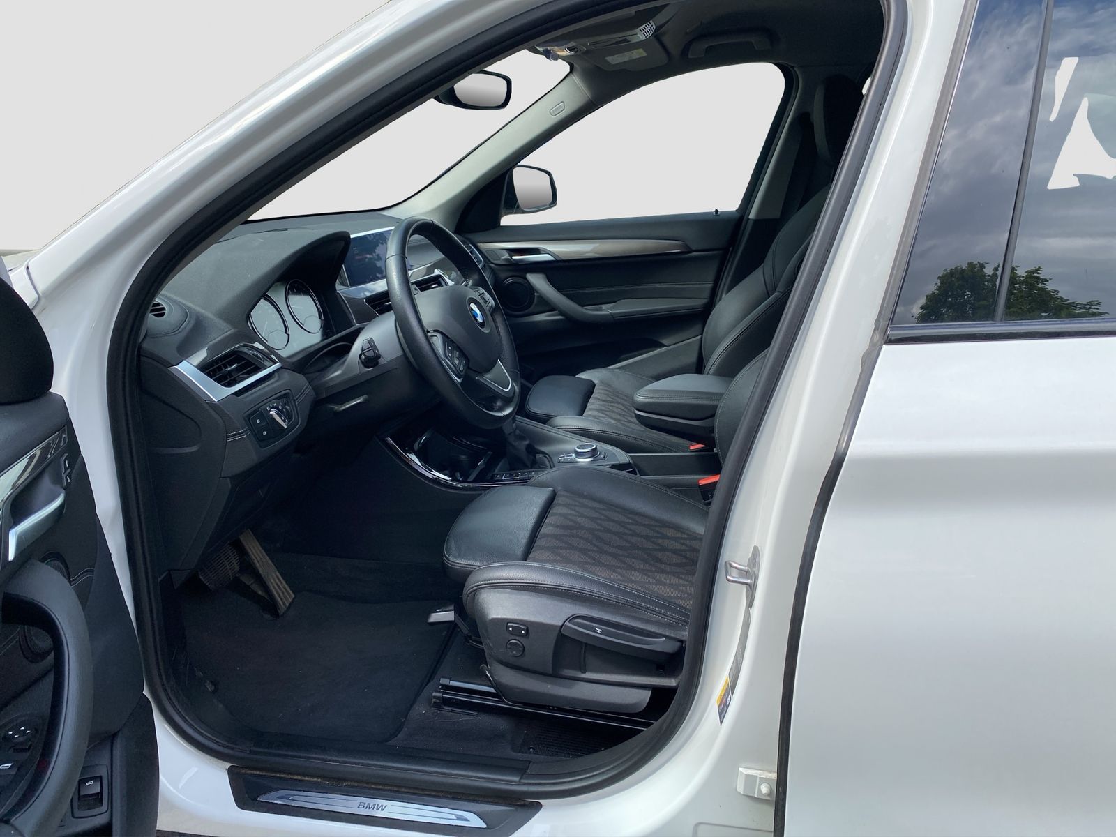 BMW X1 xDrive25e xLine - Samsaru's Car Outlet