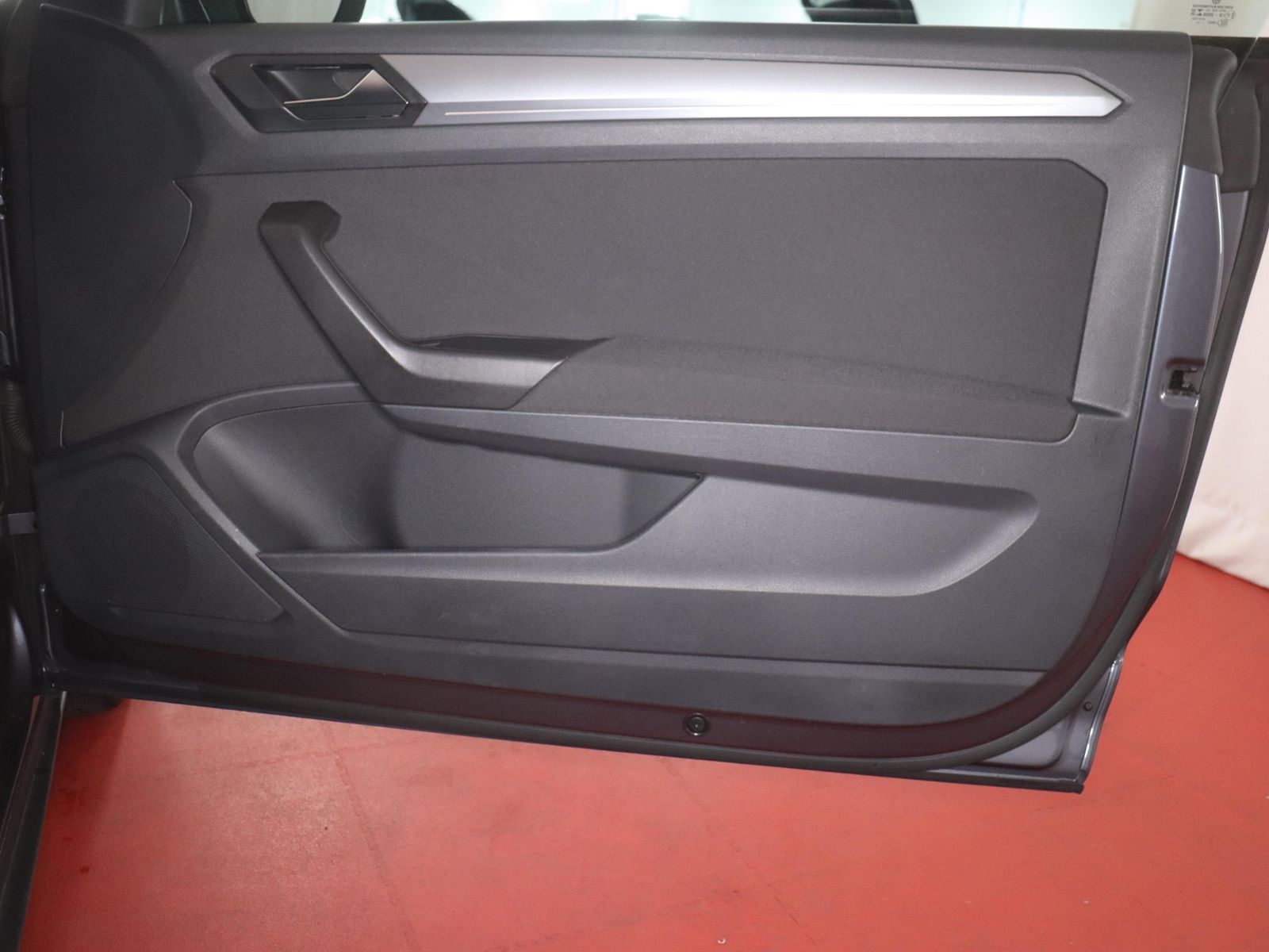Volkswagen T-Roc 1.0 TSI - Samsaru's Car Outlet