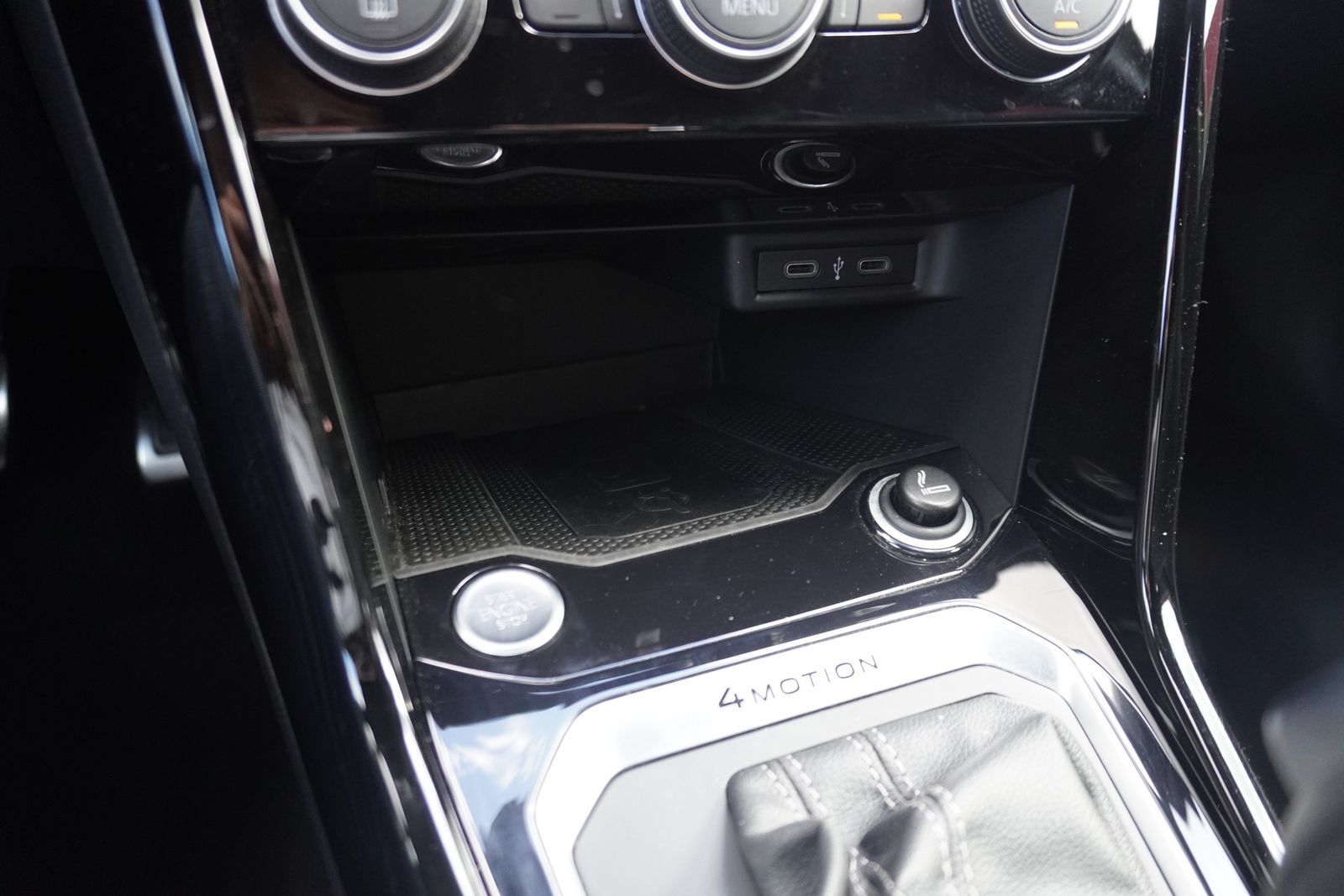 Volkswagen T-Roc 2.0 TSI R 4Motion DSG - Samsaru's Car Outlet