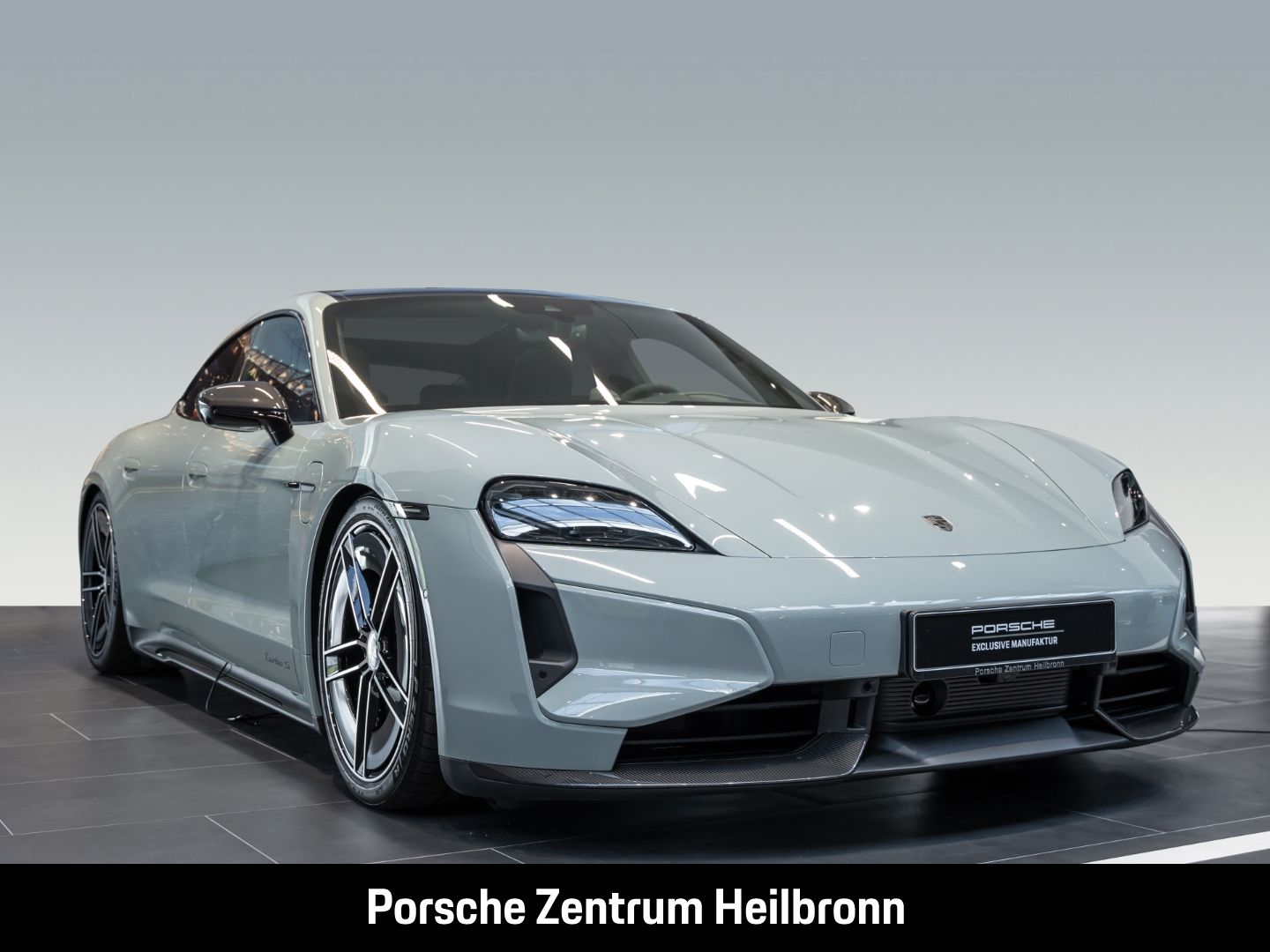 Porsche Taycan Turbo S Burmester Surround-View Head-Up