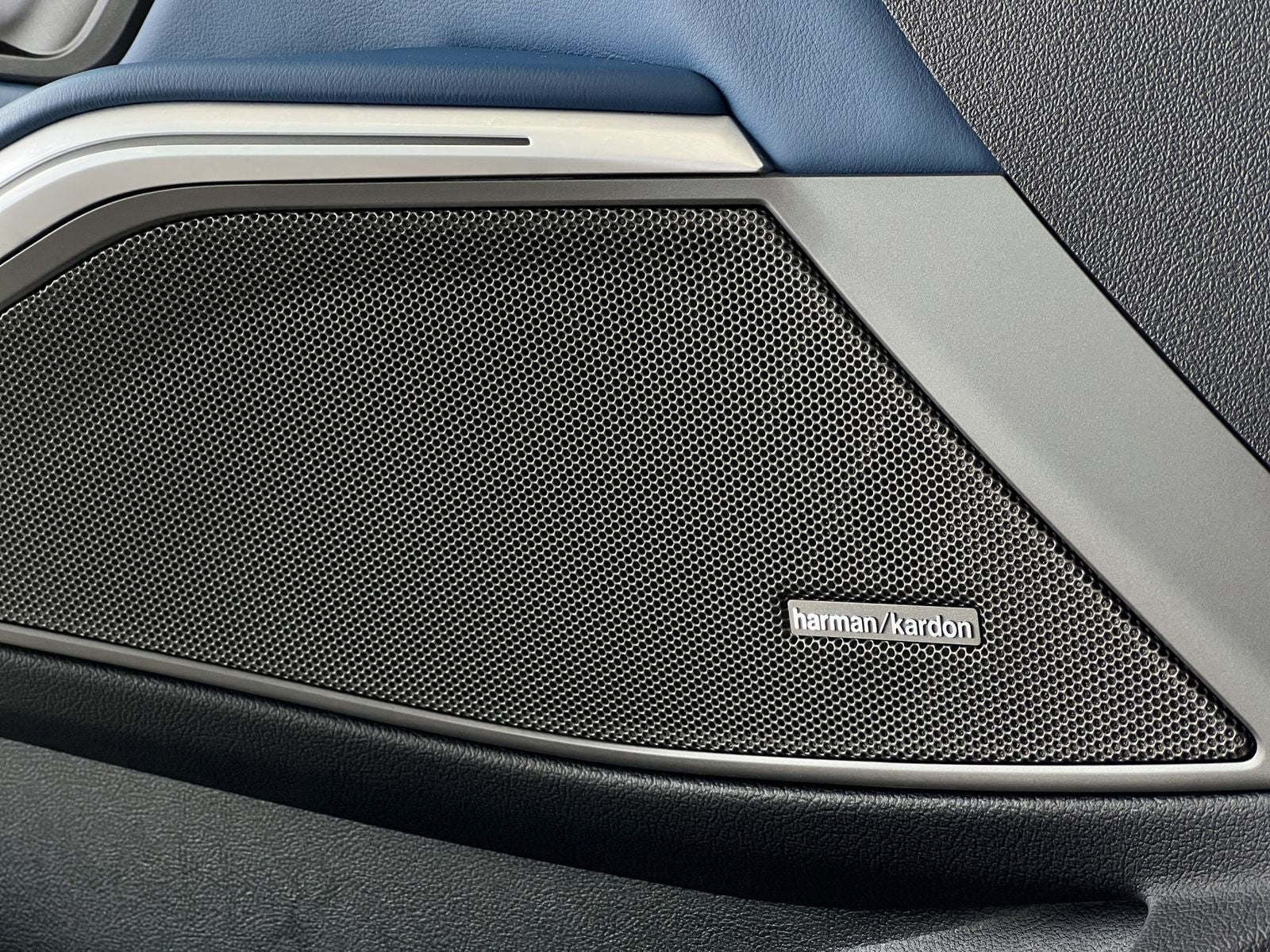 BMW 330i xDrive Touring M-Sport - Samsaru's Car Outlet
