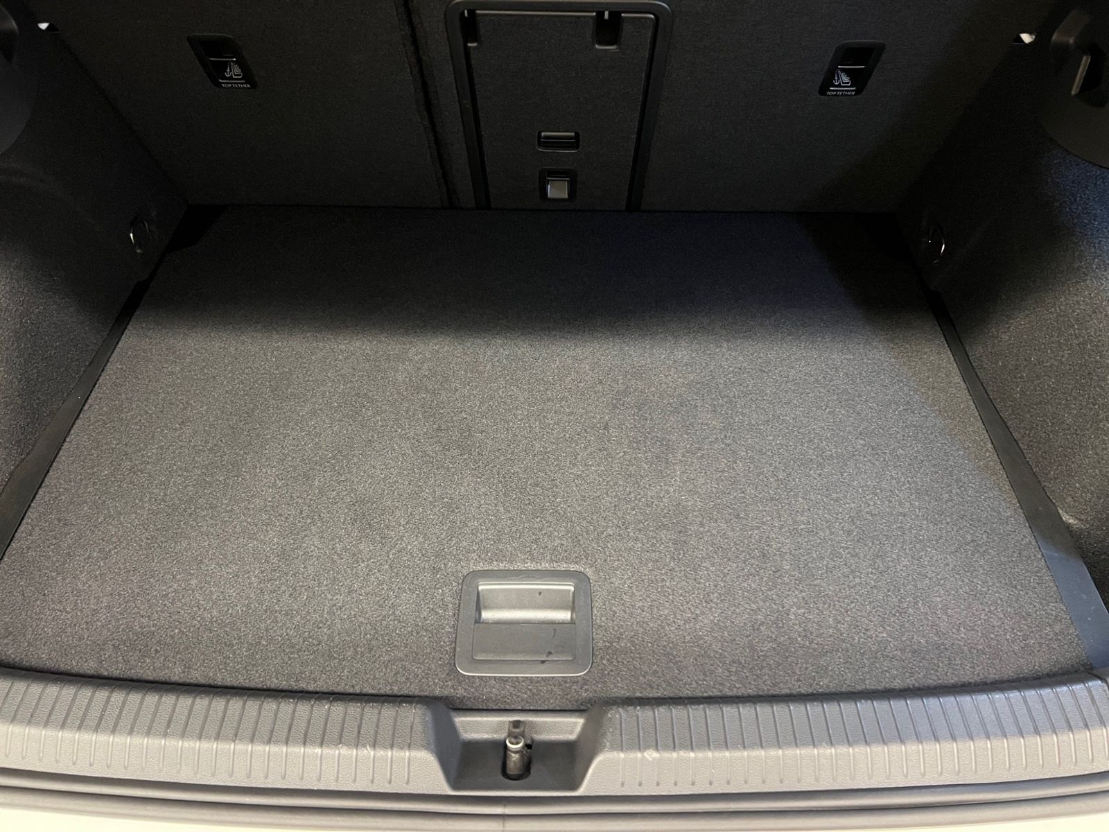 Volkswagen Golf VIII 1.0 eTSI - Samsaru's Car Outlet