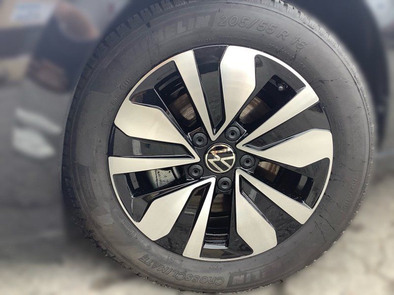 Volkswagen Golf VIII 1.5 TSI Move - Samsaru's Car Outlet