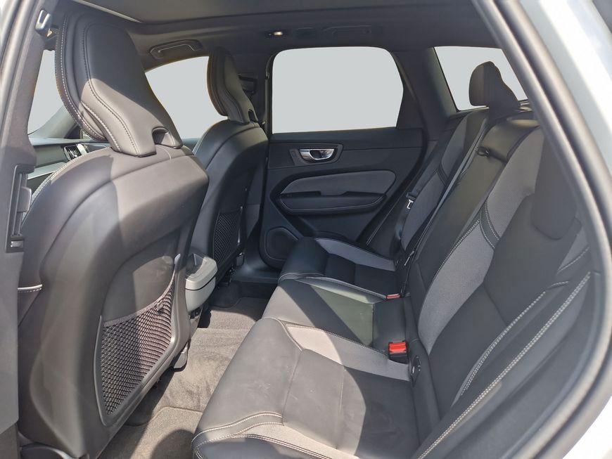 Volvo XC60 B4 D AWD Plus Dark,Pano, LM 21'',360° Surro