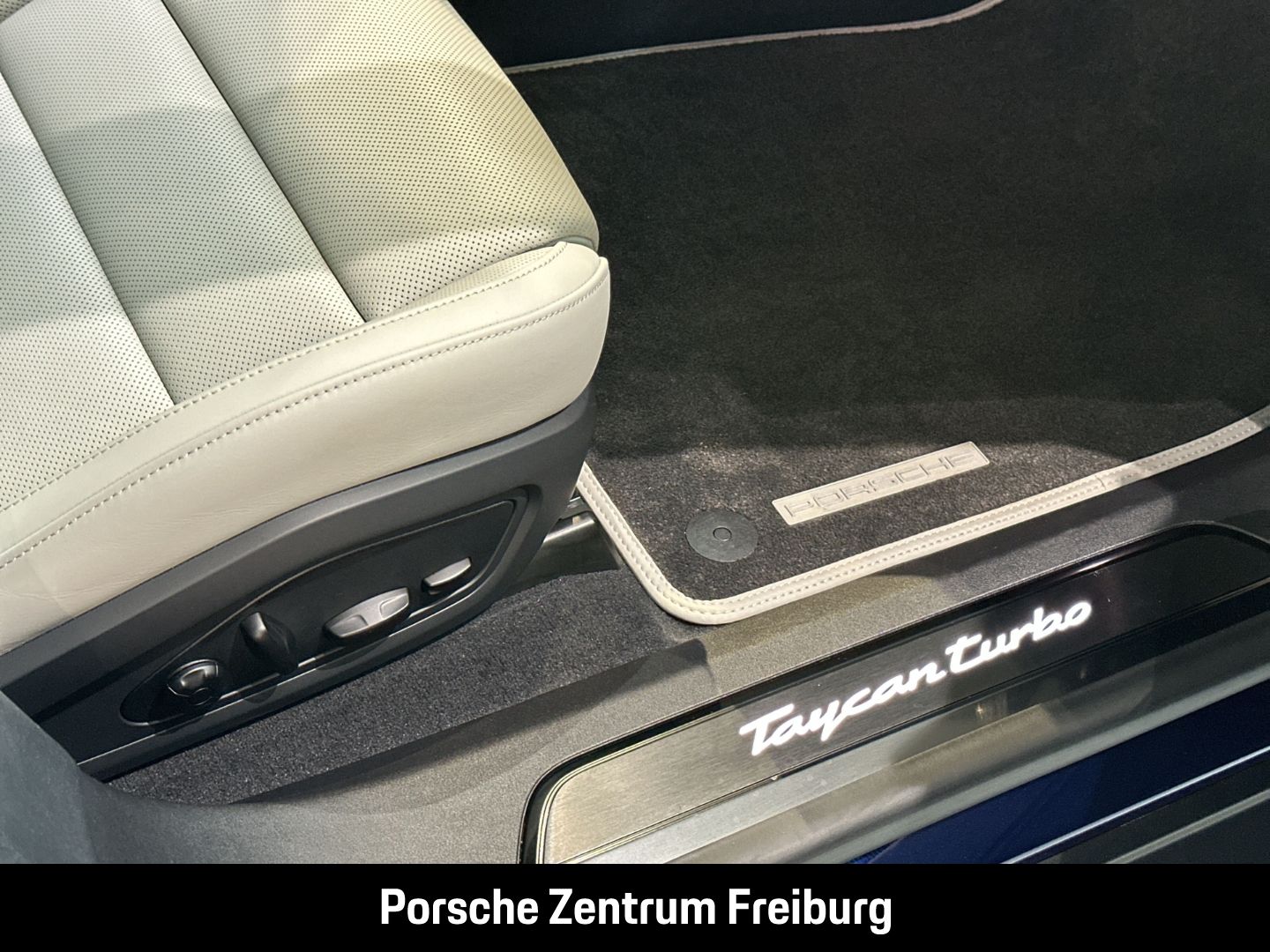 Porsche Taycan Turbo HA-Lenkung InnoDrive Head-Up BOSE