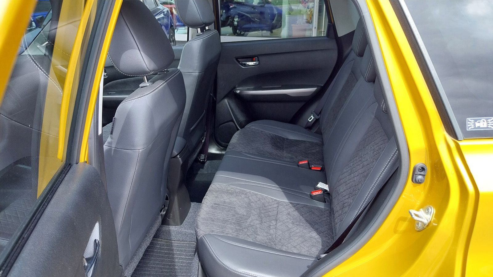 Suzuki Vitara 1.4 BOOSTERJET Hybrid Comfort+ Allgrip - Samsaru's Car Outlet