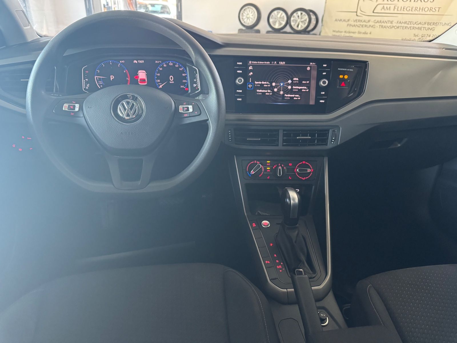 Volkswagen Polo VI 1.0 TSI Comfortline - Samsaru's Car Outlet