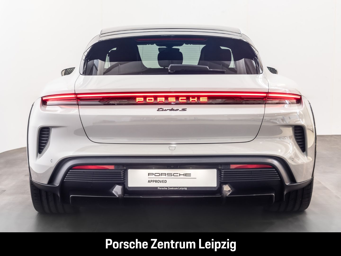 Porsche Taycan Turbo S Cross Turismo ActiveRide Burmeste