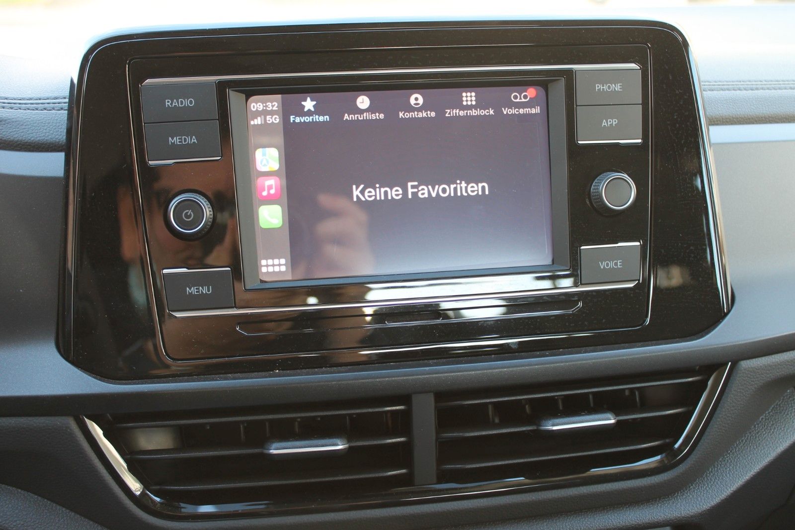 Volkswagen T-Roc 1.0 TSi - Samsaru's Car Outlet