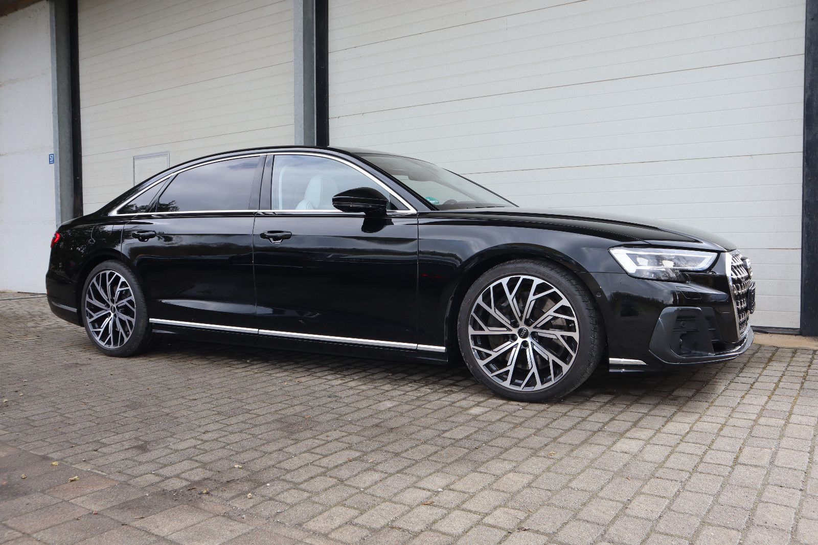 Audi A8L 60 TFSIe lang exclusive - Samsaru's Car Outlet