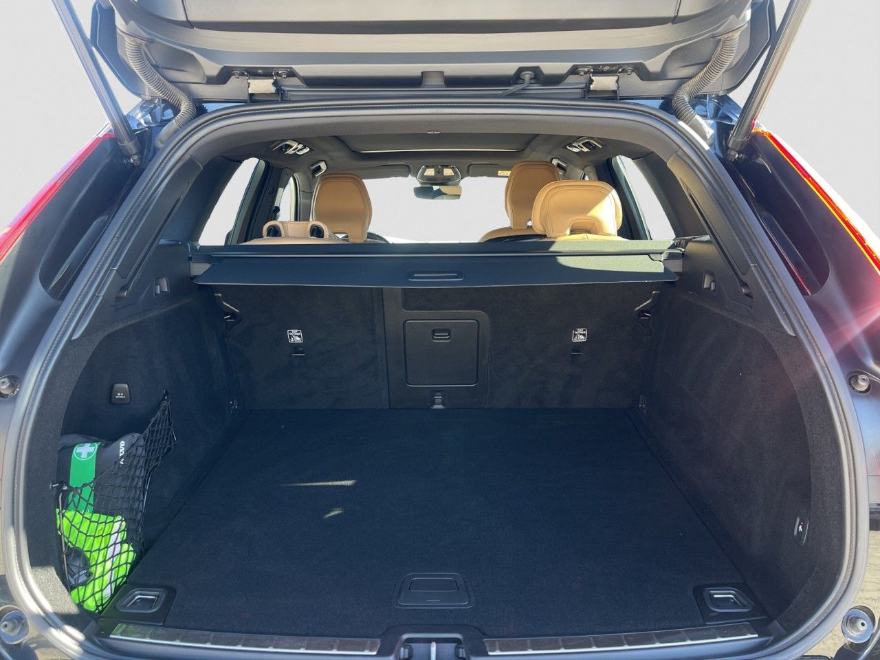 Volvo XC60 B5 Ultimate Dark AWD/AHK/Pano/Standhz/20Zo