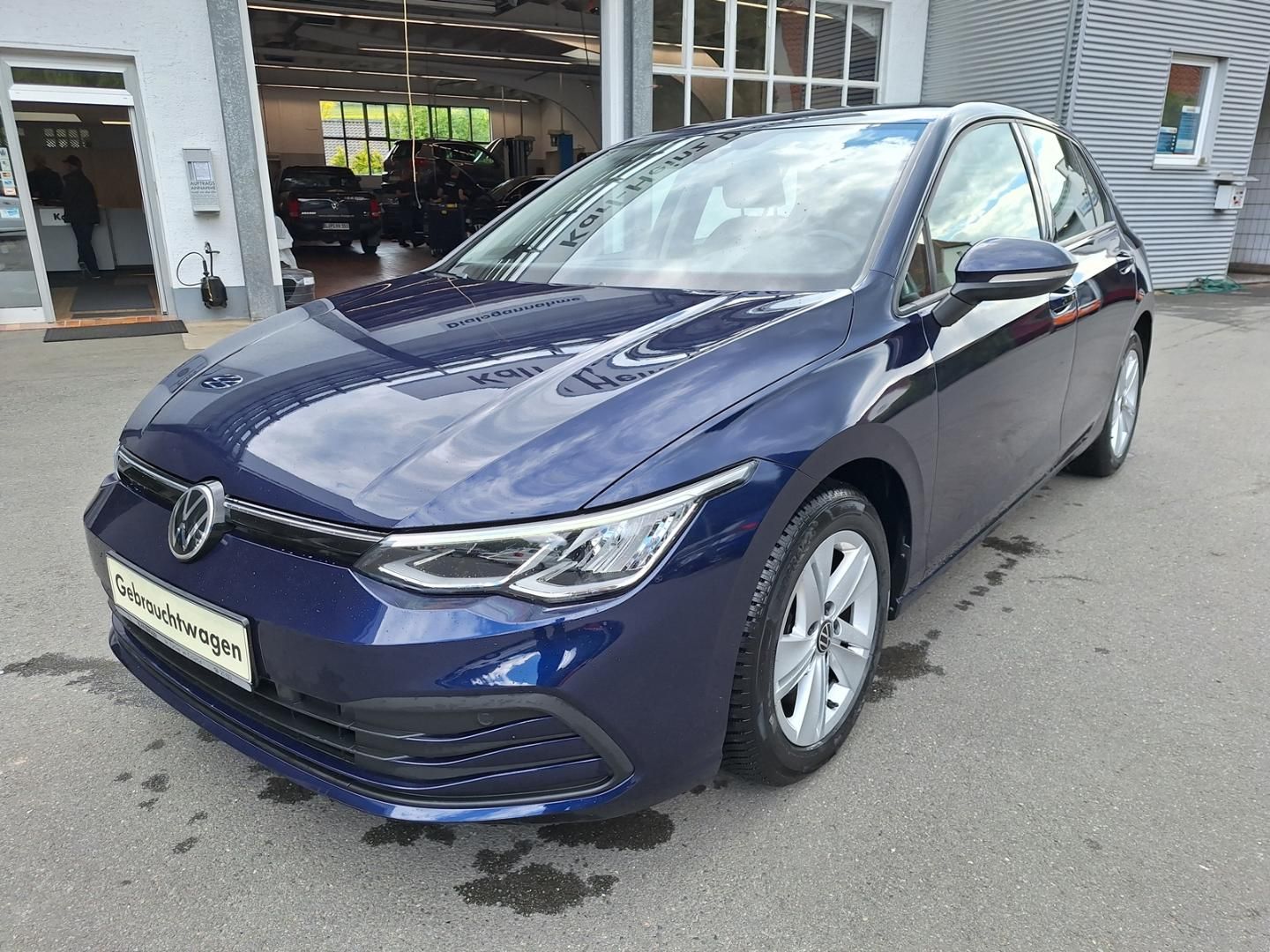Volkswagen Golf Life 2.0 TDI DSG - Samsaru's Car Outlet
