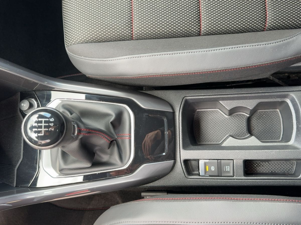 Volkswagen T-Roc 1.5 TSI Sport - Samsaru's Car Outlet