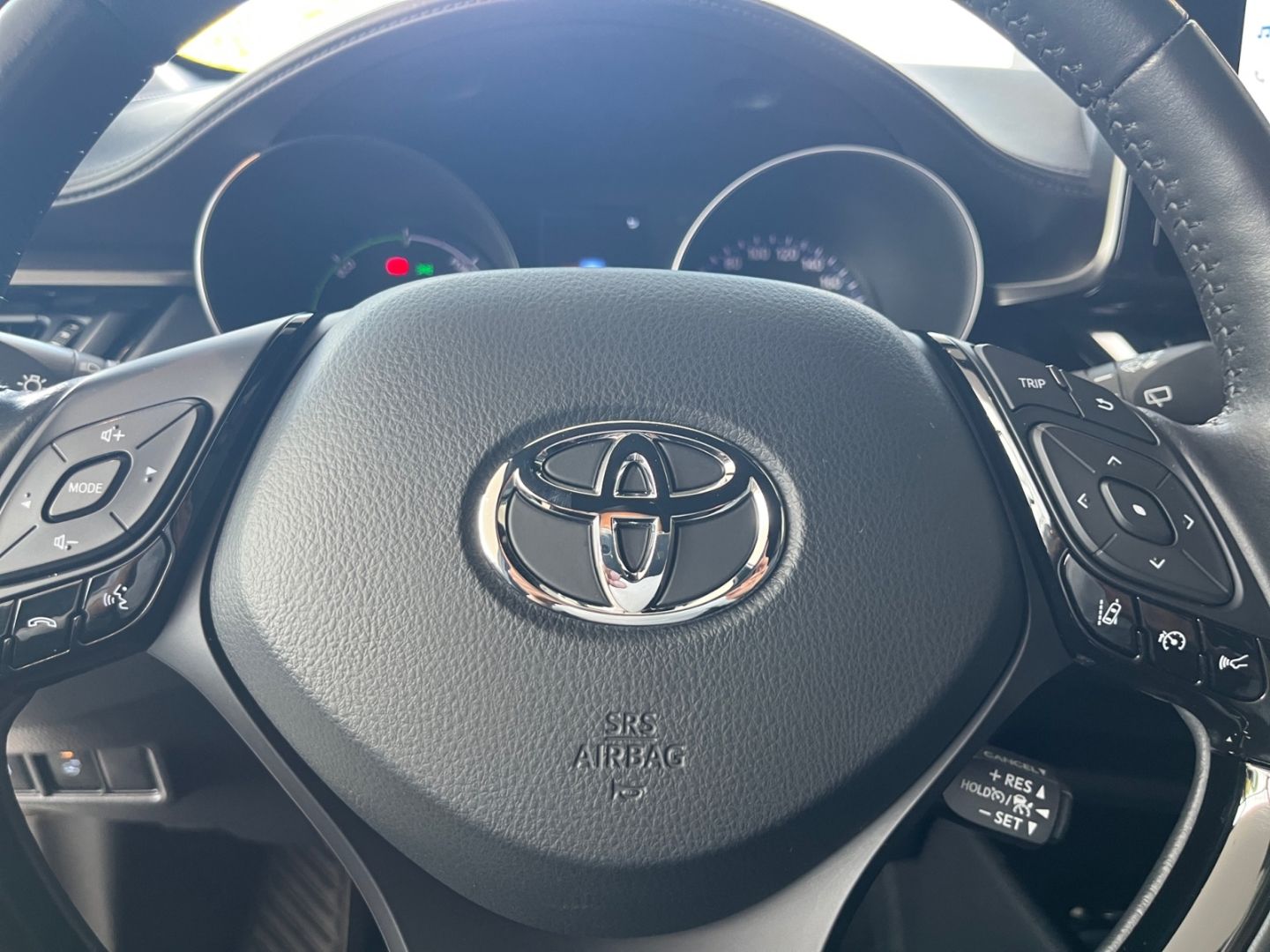 Toyota C-HR 2.0 Hybrid Team - Samsaru's Car Outlet