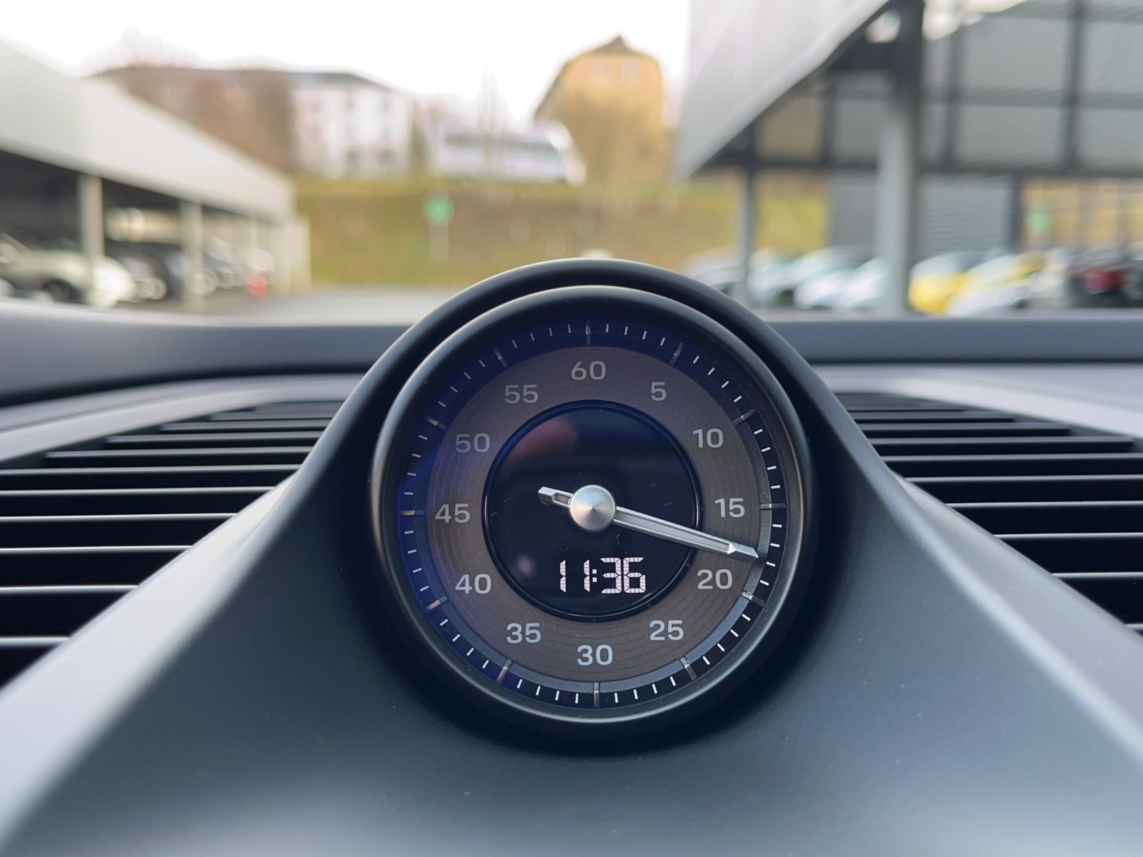 Porsche Macan Turbo - Samsaru's Car Outlet