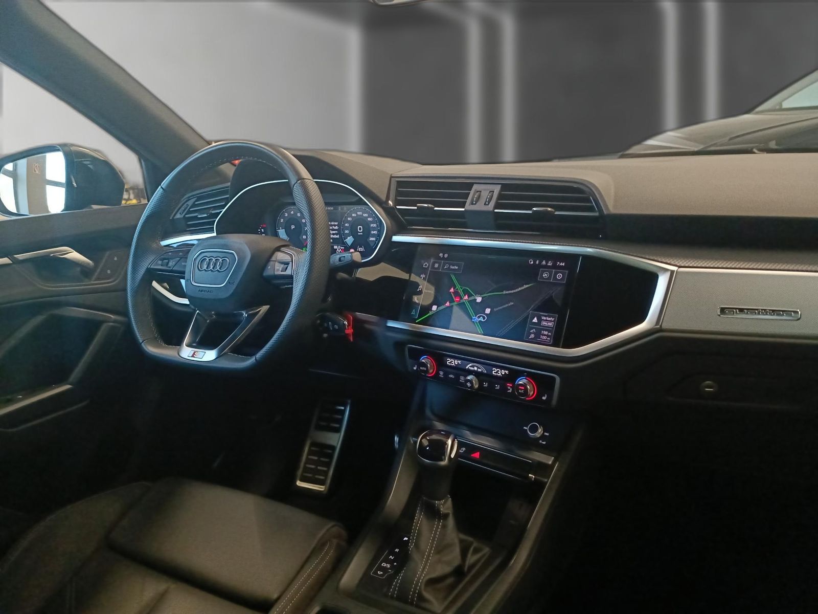 Audi Q3 40 TFSI quattro S tronic S-Line - Samsaru's Car Outlet