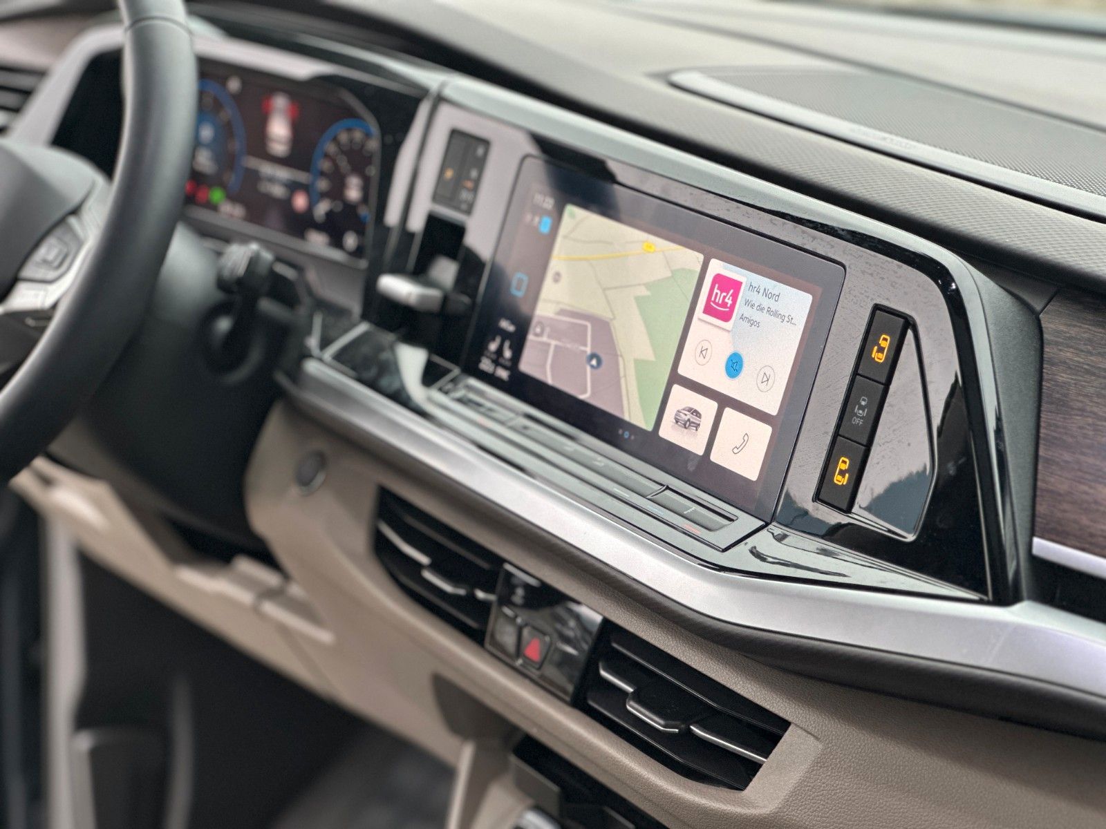 Volkswagen T7 Multivan - Samsaru's Car Outlet