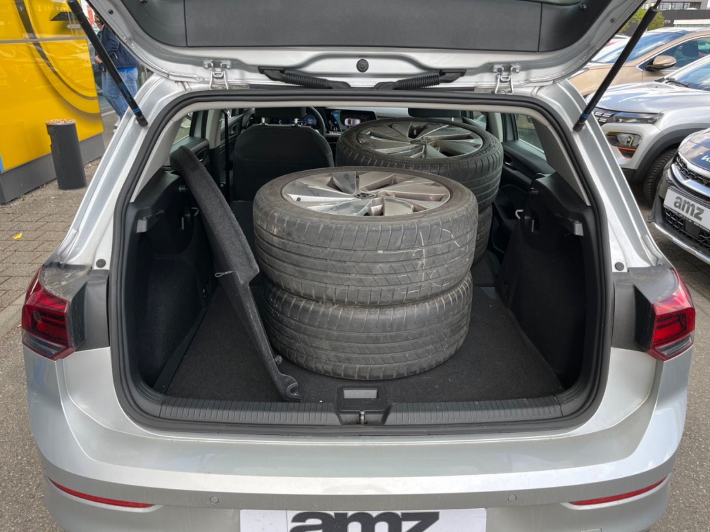 Volkswagen Golf VIII 1.5 TSI Style - Samsaru's Car Outlet