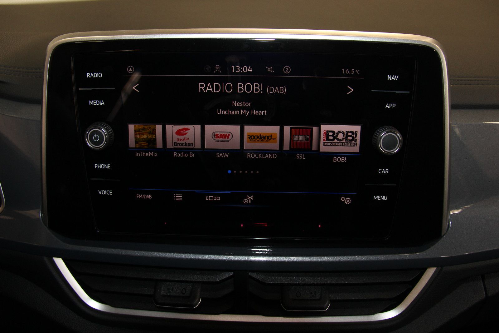Volkswagen T-Roc Style 1.5 TSI DSG - Samsaru's Car Outlet
