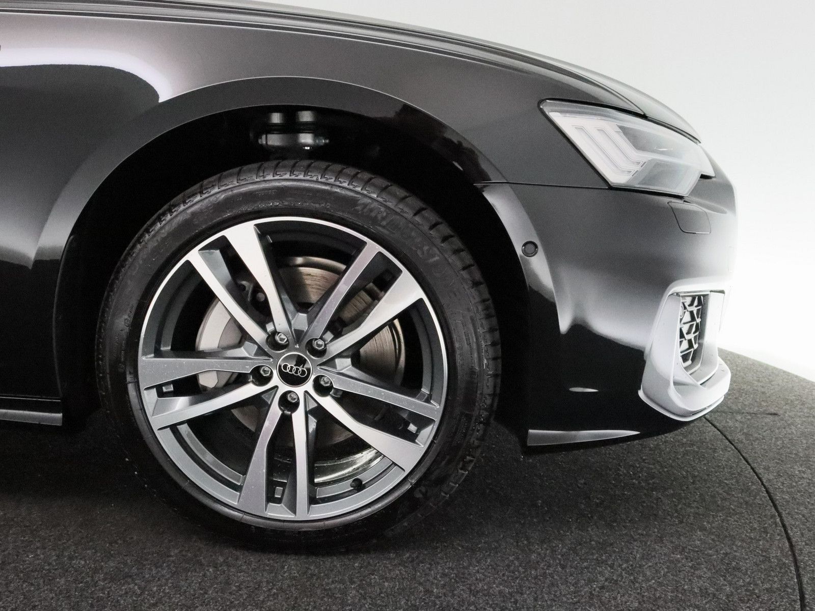 Audi A6 Avant 45 TDI quattro S line - Samsaru's Car Outlet