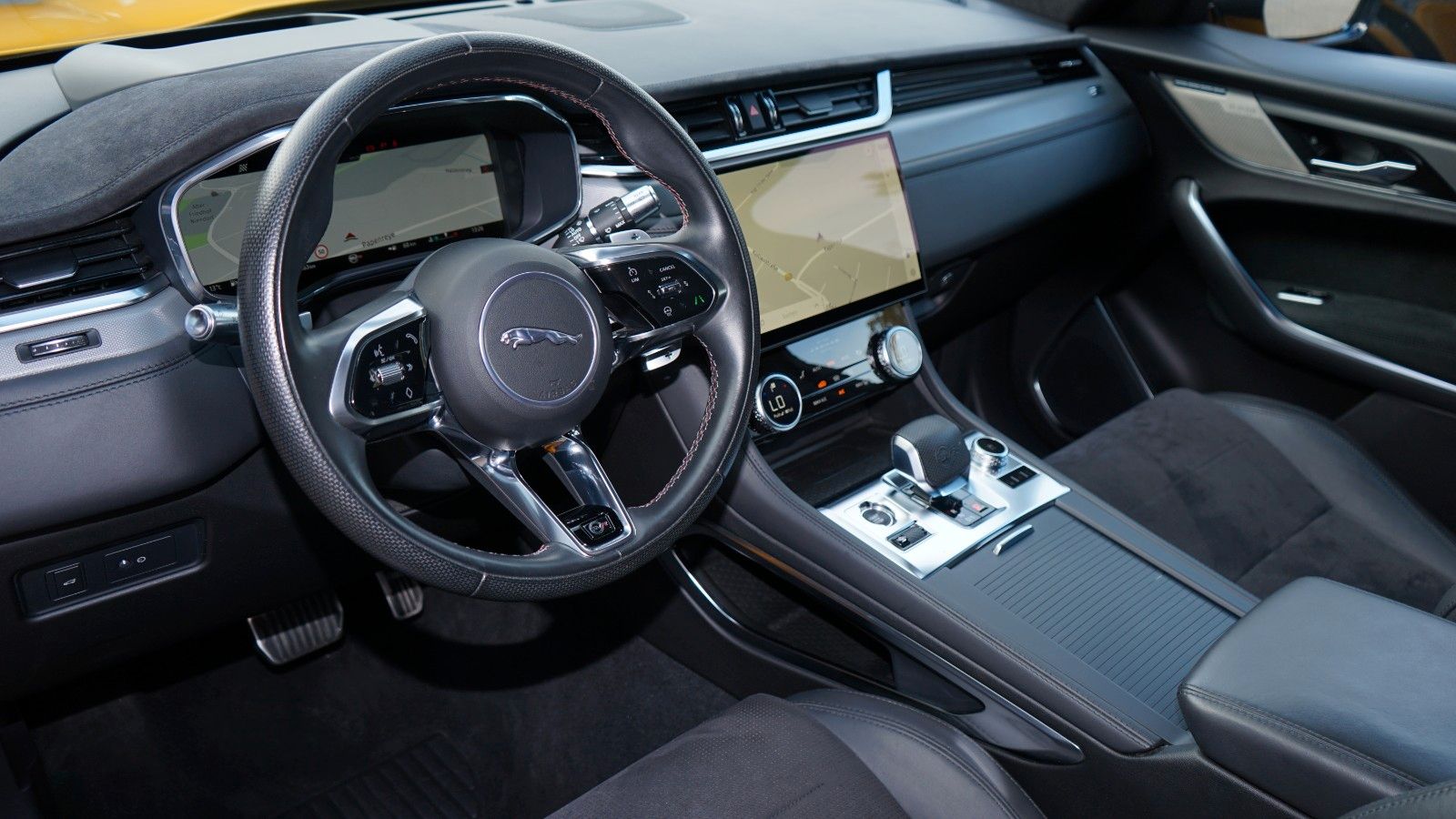 Jaguar F-PACE P550 SVR AWD*PANO*HUD*22"ALU*ACC*