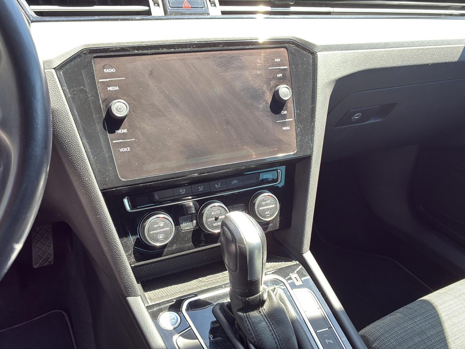 Volkswagen Passat Variant 1.5 TSI Business DSG - Samsaru's Car Outlet