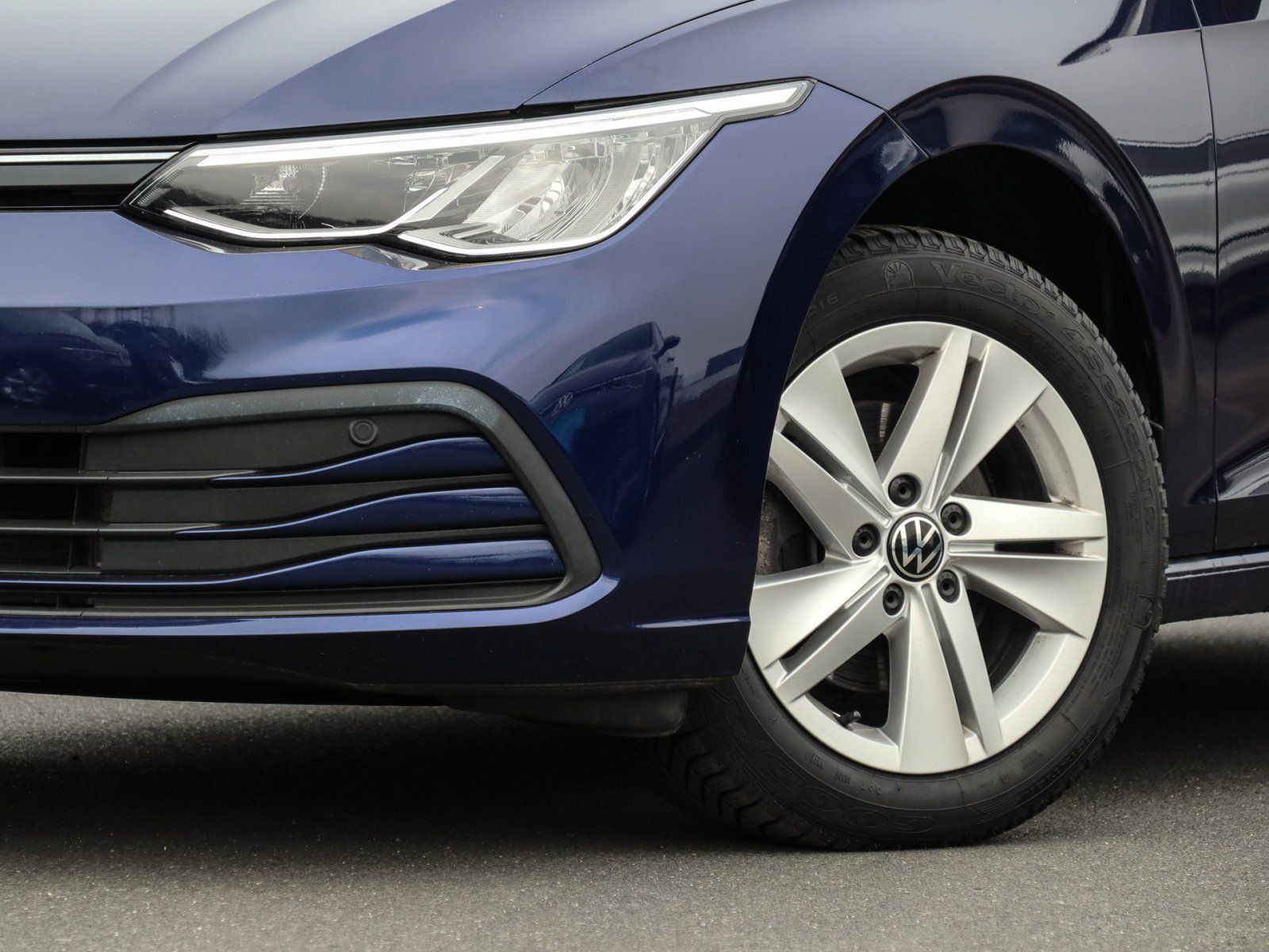 Volkswagen Golf Life 1.5 TSI - Samsaru's Car Outlet