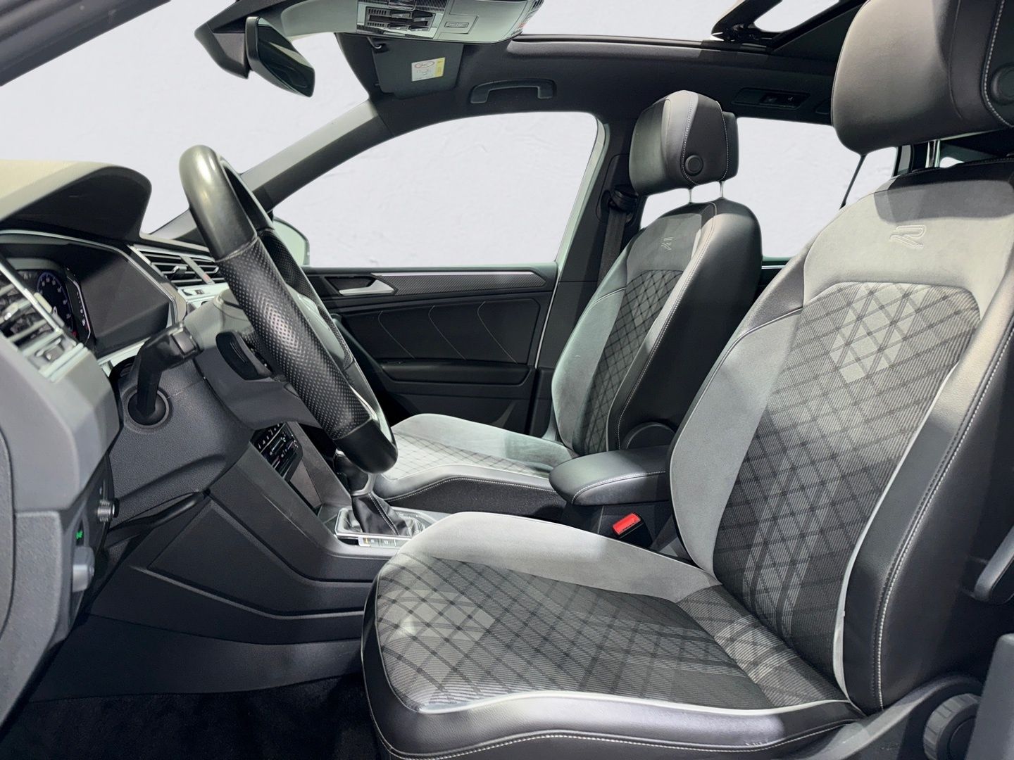 Volkswagen Tiguan 2.0 TDI DSG 4M DSG 3x R LINE MATRIX PANO