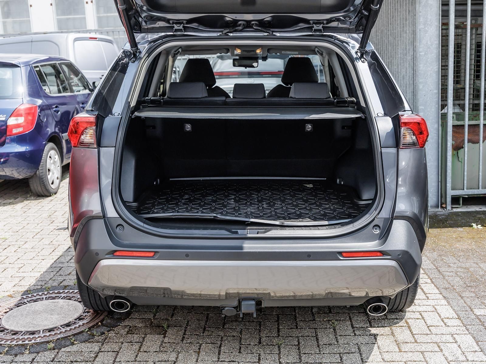 Toyota RAV 4 2.5 Hybrid Club - Samsaru's Car Outlet