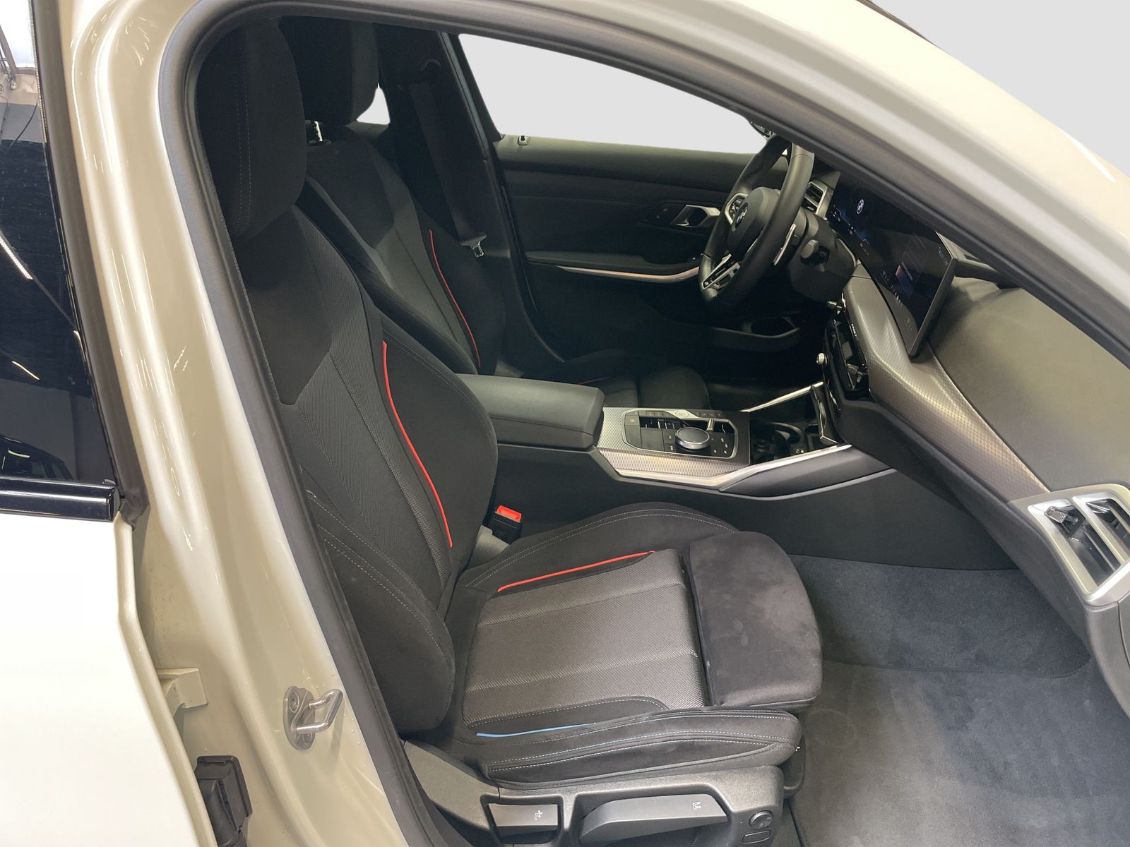 BMW 320i Limousine M Sport AHK LiveCockpitProf HiFi