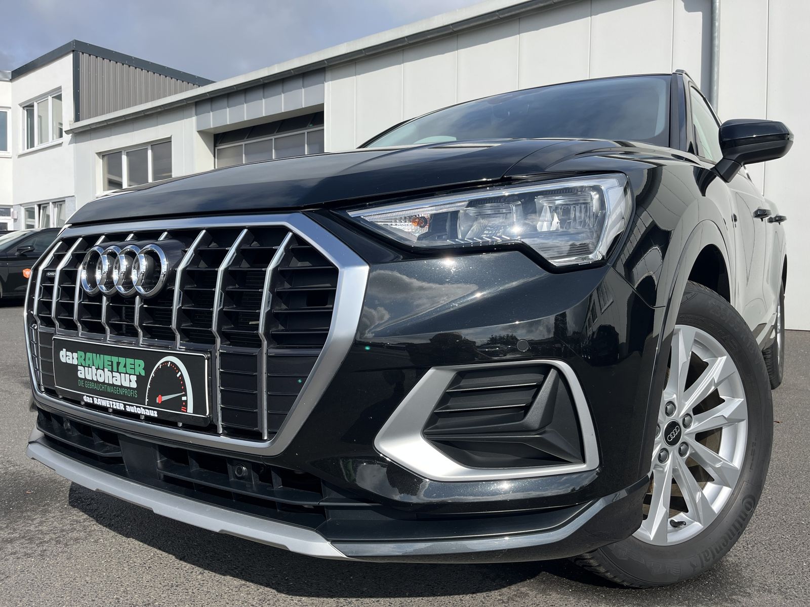 Audi Q3 35 2.0 TDI quattro S tronic - Samsaru's Car Outlet