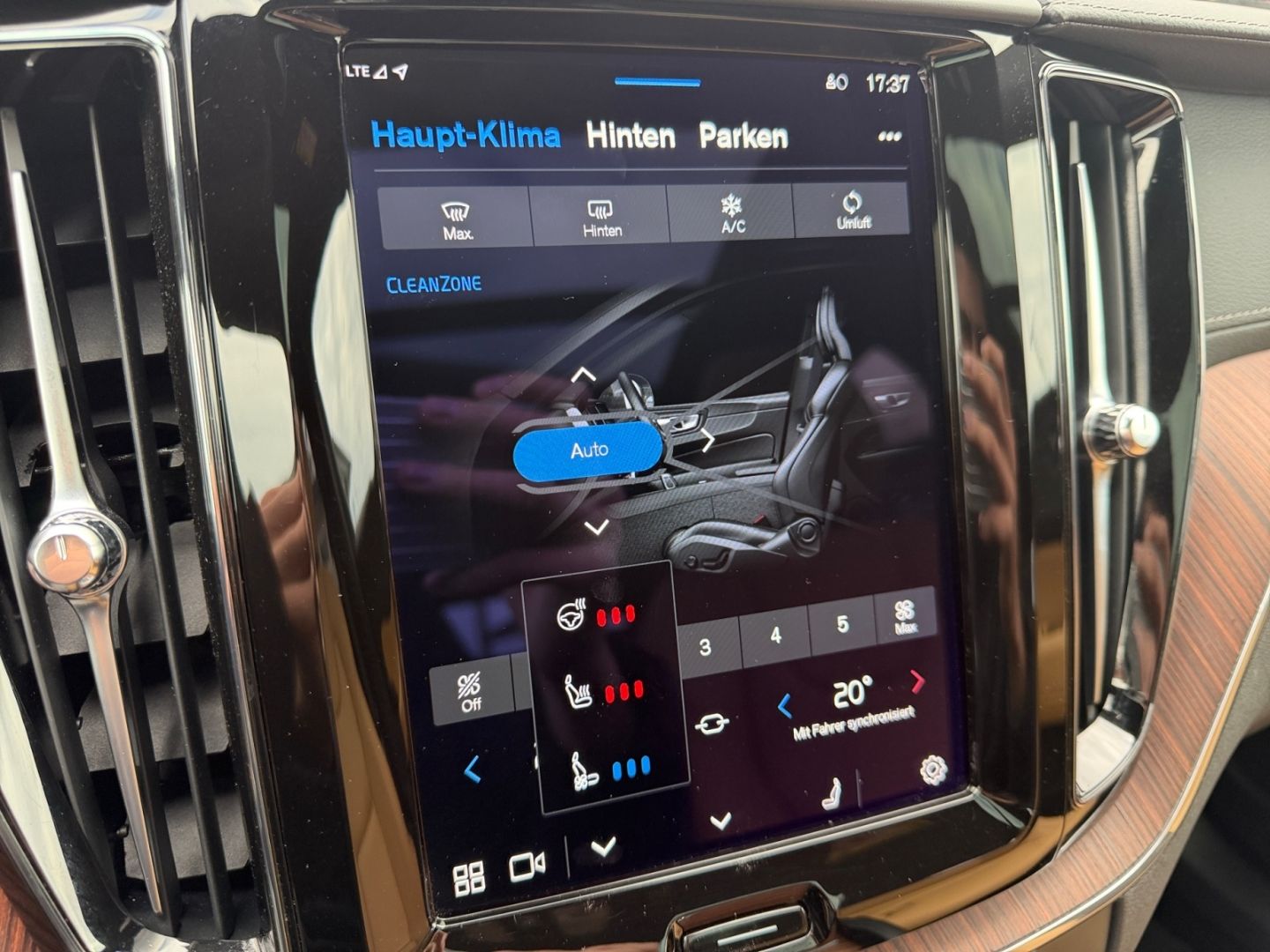 Volvo XC60 B5 Ultimate Dark AWD HUD  StandHZG H&K Luft