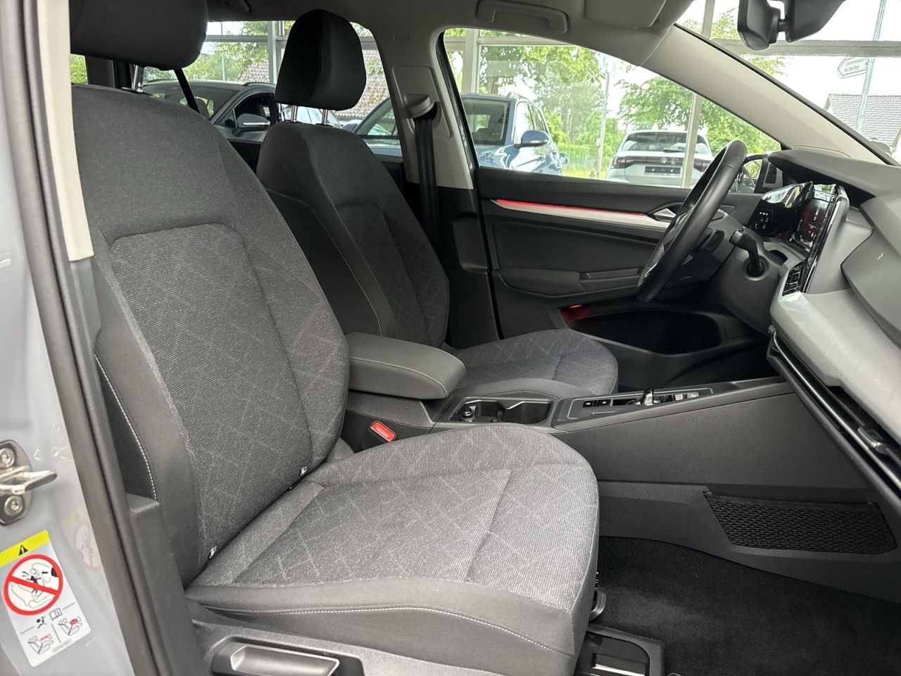 Volkswagen Golf Variant 1.0 eTSI Life - Samsaru's Car Outlet