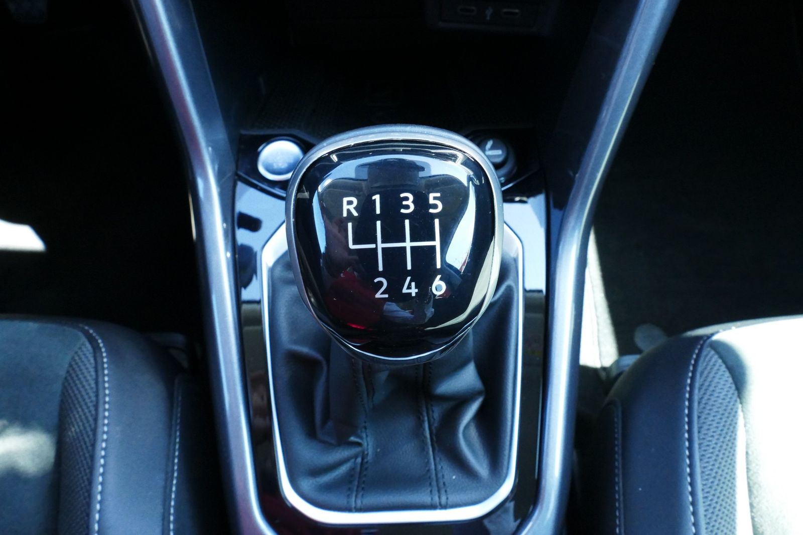 Volkswagen T-Roc 1.5 TSI Style - Samsaru's Car Outlet
