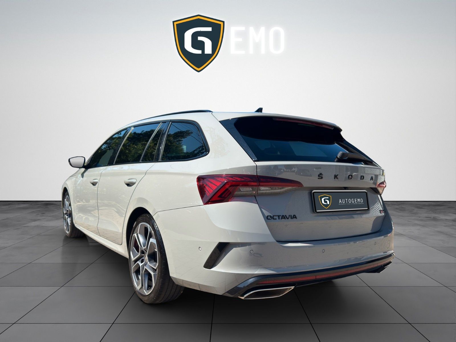 Skoda Octavia Combi RS - Samsaru's Car Outlet