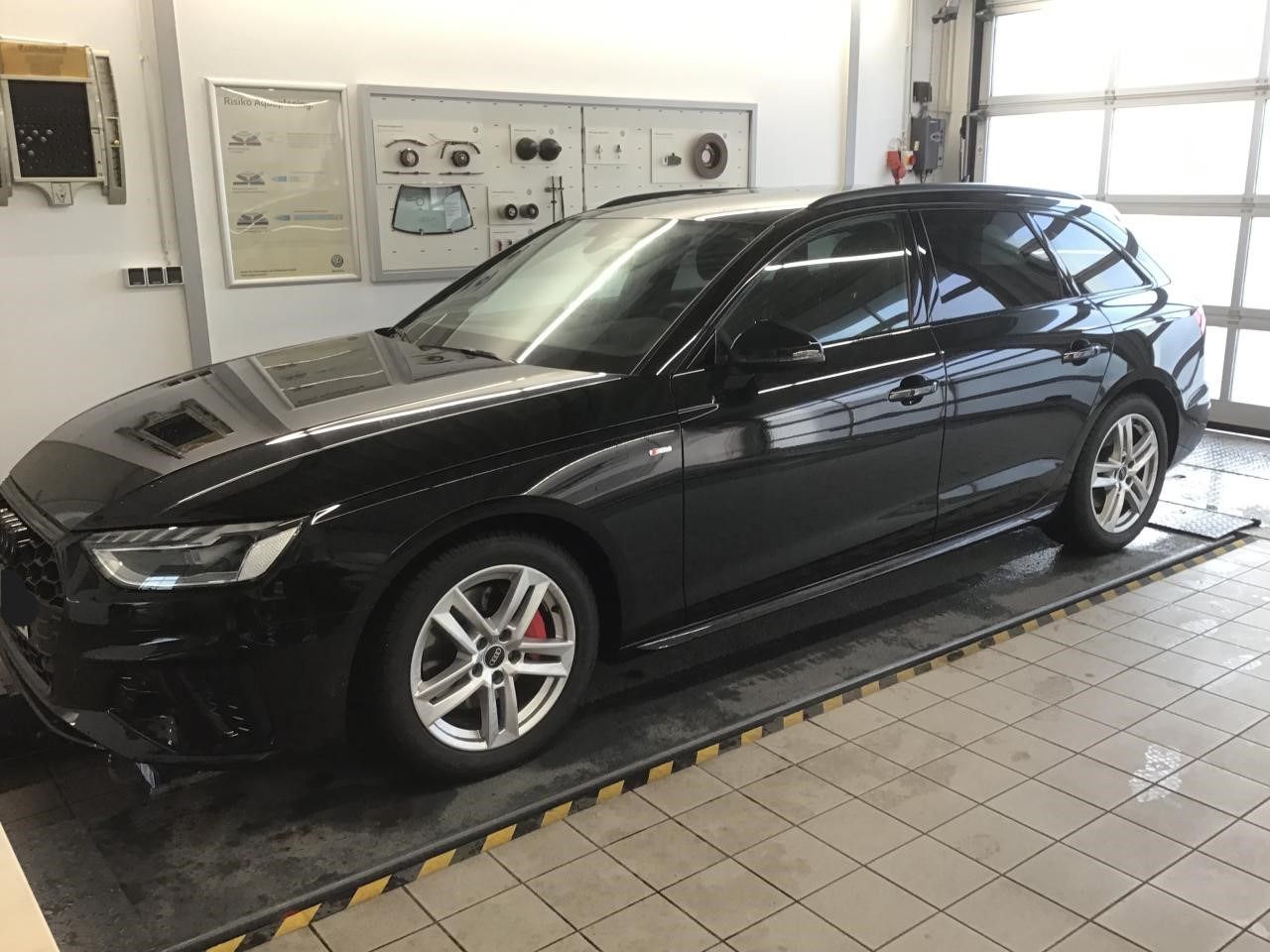 Audi A4 Avant 40 TDI quattro S line - Samsaru's Car Outlet