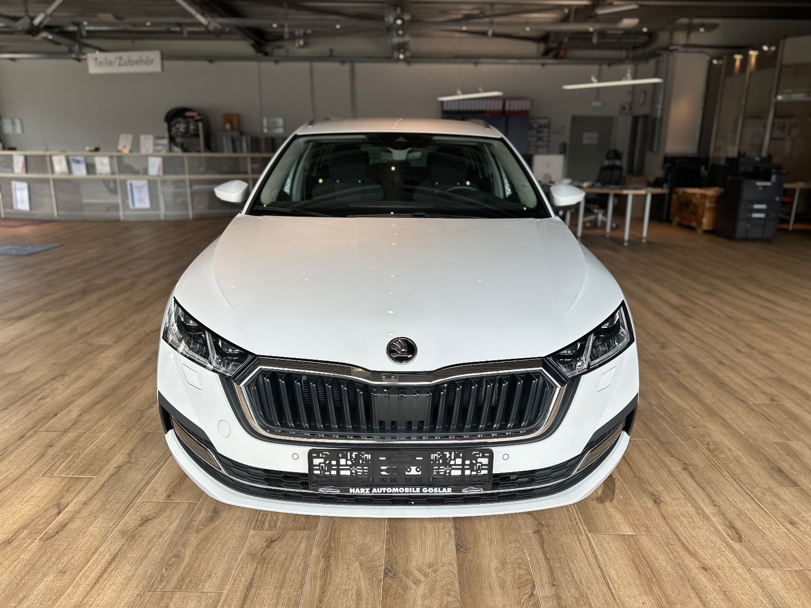 Skoda Octavia Combi - Samsaru's Car Outlet