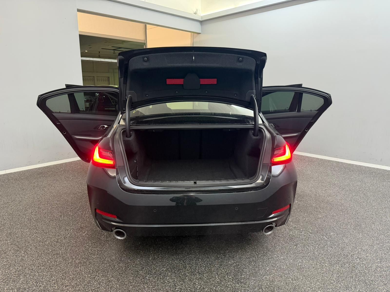 BMW 320d xDrive Limo SHADOW-LINE WIDE*LED*DRIVE ASSI