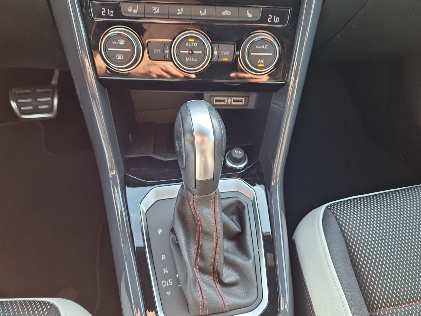 Volkswagen T-Roc 2.0 TDI Sport 4Motion - Samsaru's Car Outlet