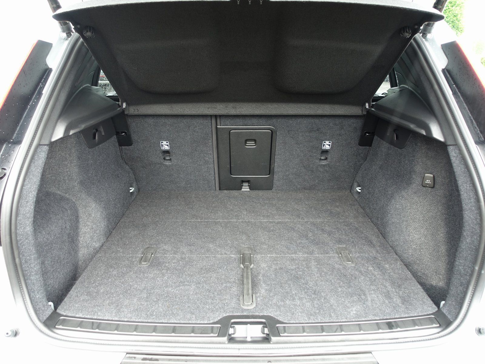 Volvo XC40 Ultra B4 Dark - Samsaru's Car Outlet