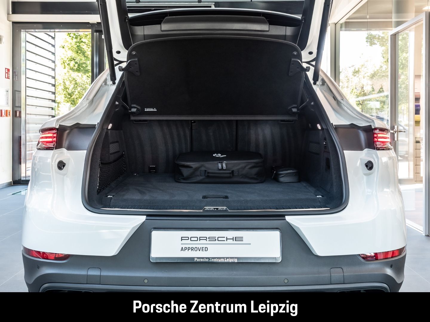 Porsche Cayenne E-Hybrid Coupe Sportabgas el.AHK Luft