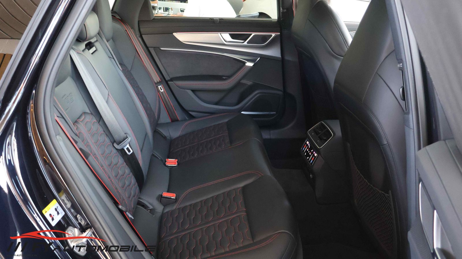 Audi RS6 4.0 TFSI quattro Keramic* Pano* AHK* Carbon
