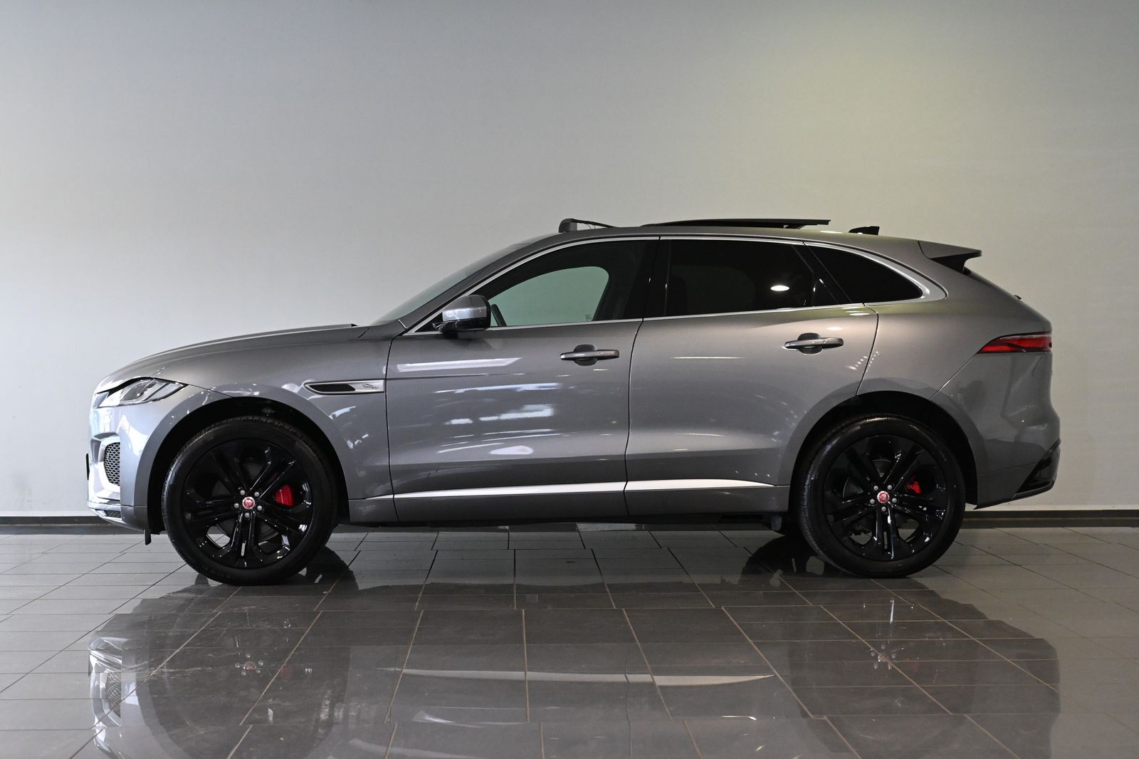 Jaguar F-PACE P250 R-Dynamic SE AWD Pano