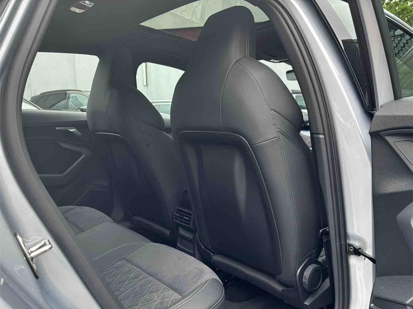 Audi A3 40 TFSIe S line BLACK RAUTE PANO 17Z VC LED