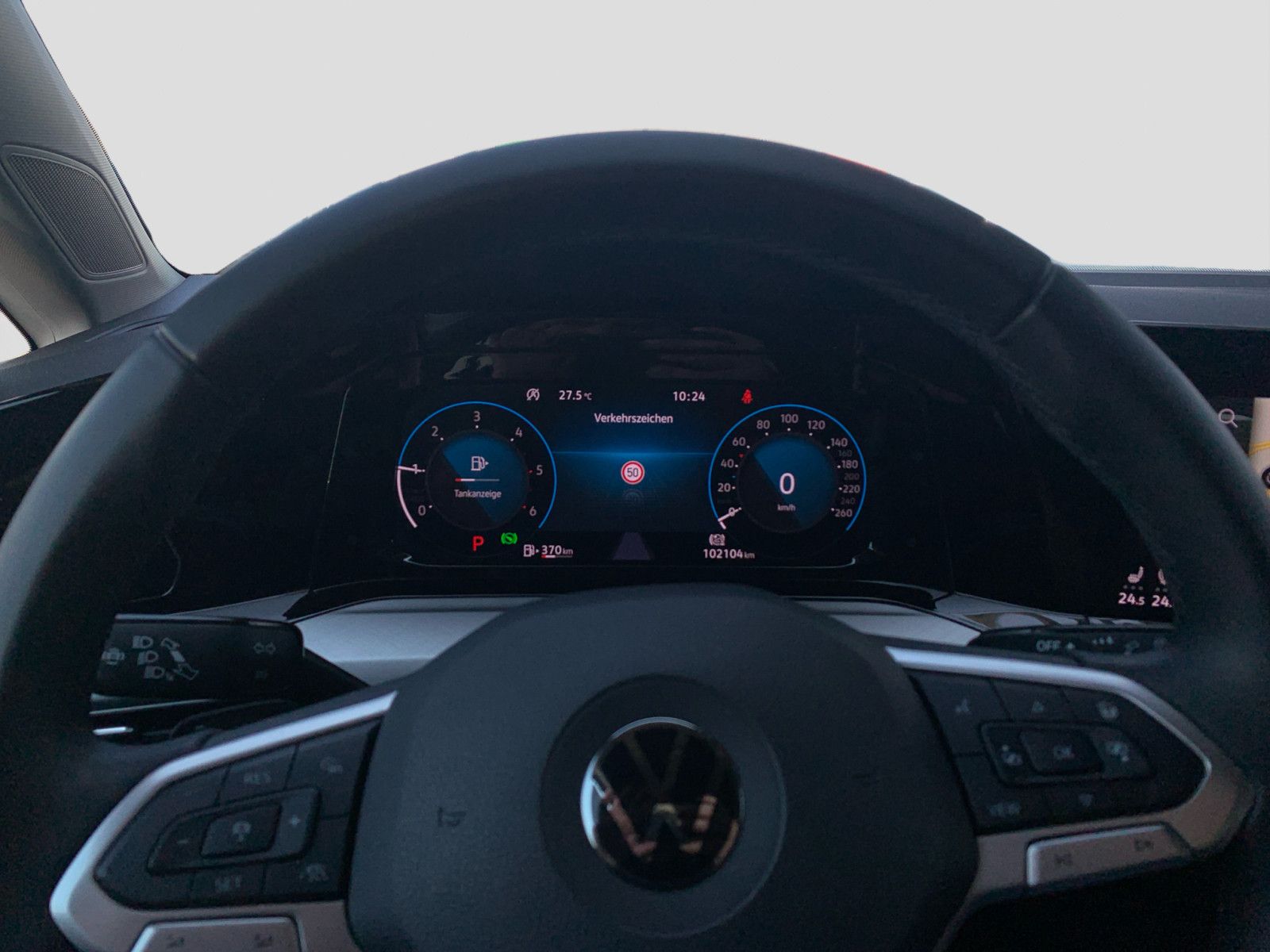 Volkswagen Golf VIII Variant 2.0TDI DSG Life - Samsaru's Car Outlet