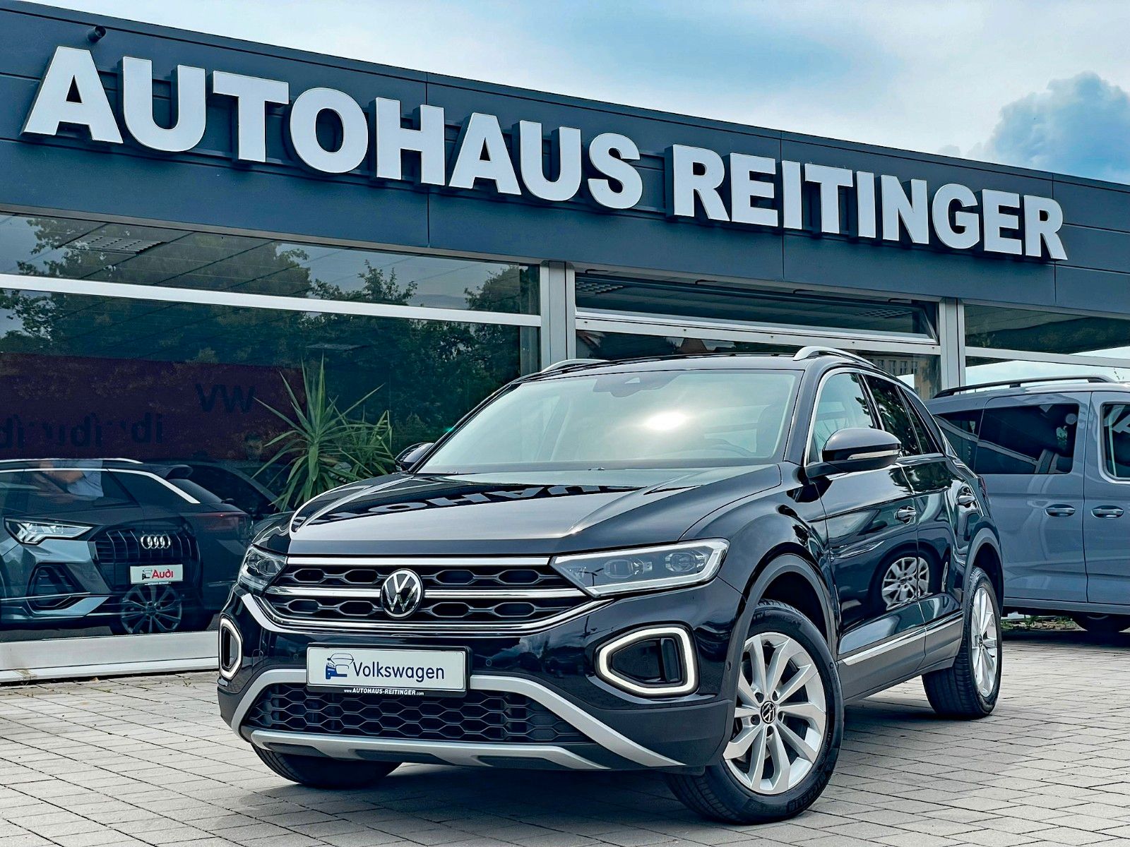Volkswagen T-Roc Style - Samsaru's Car Outlet