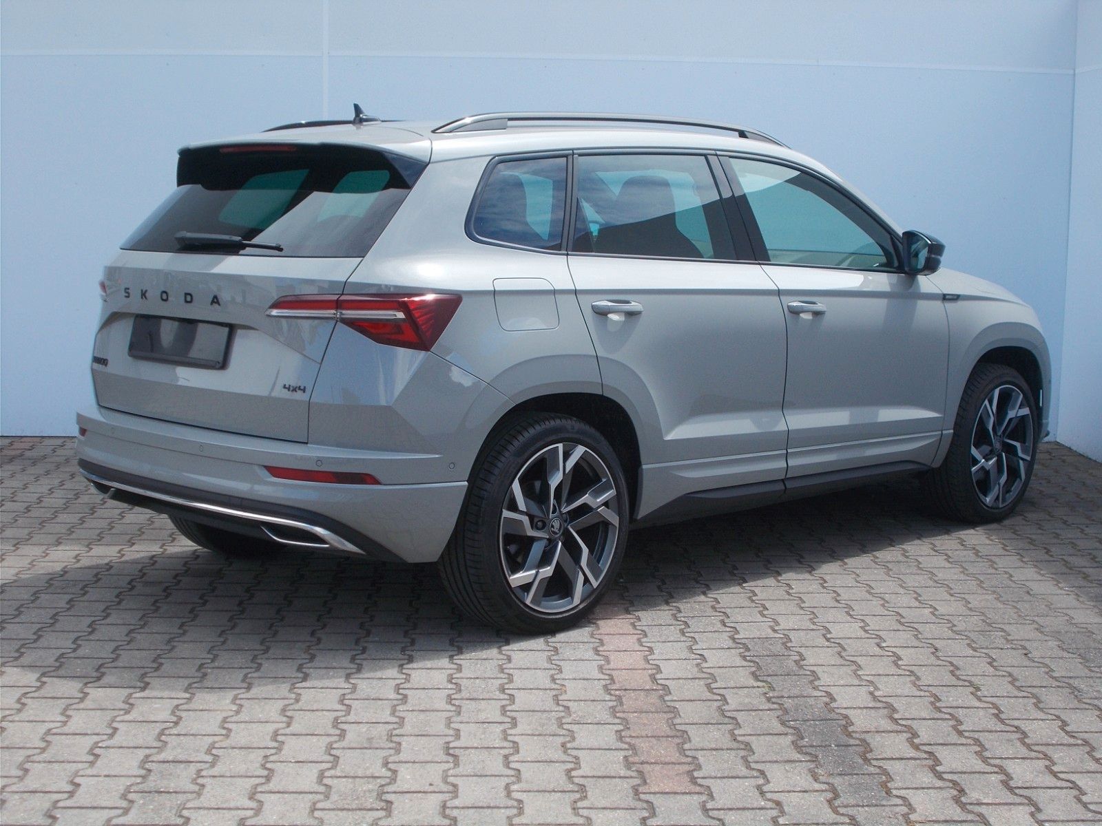 Skoda Karoq Sportline 2.0 TDI 4x4 * ACC * AHK * 360° !