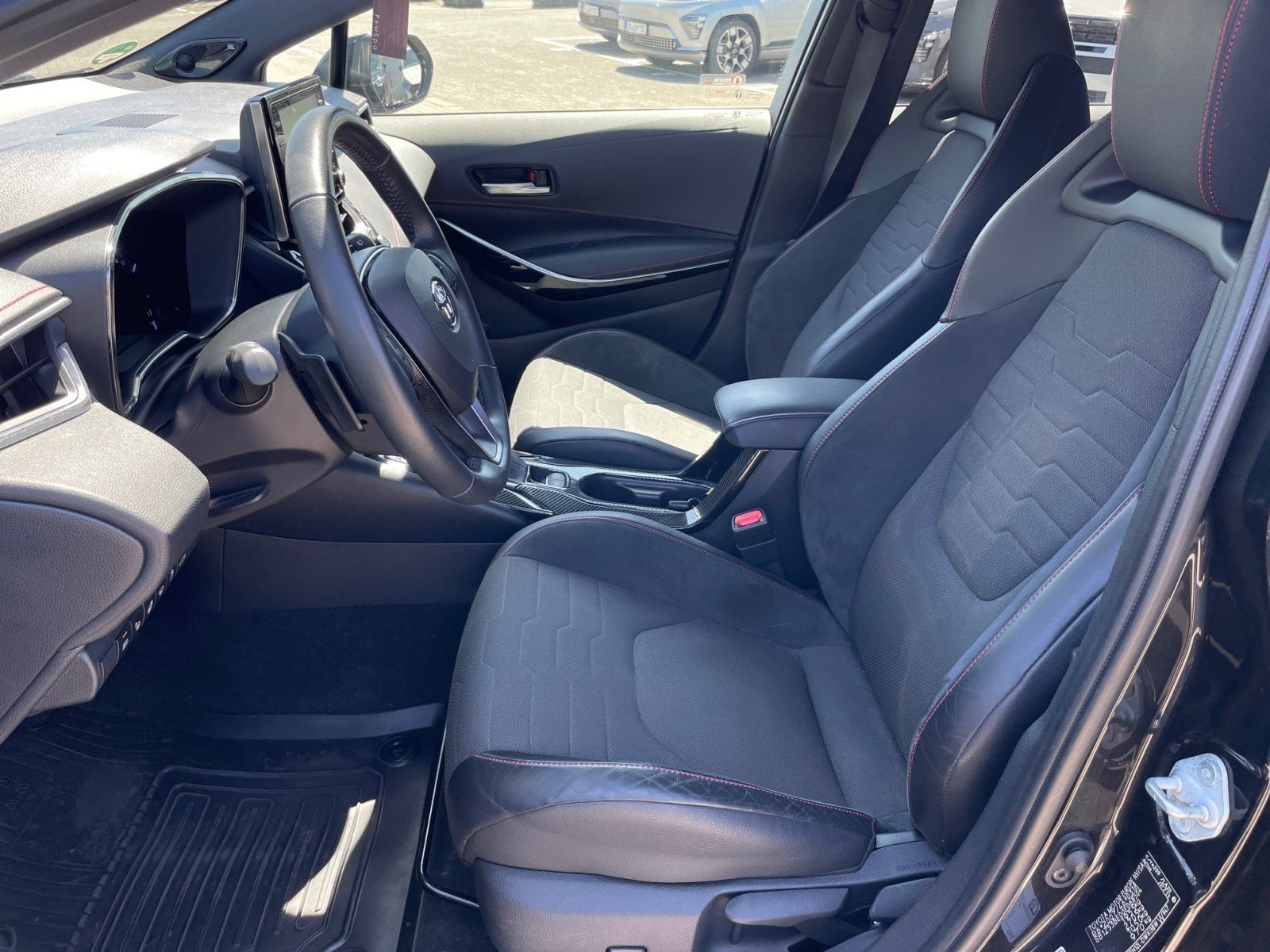 Toyota Corolla Touring Sports 2.0 Hybrid Lounge - Samsaru's Car Outlet