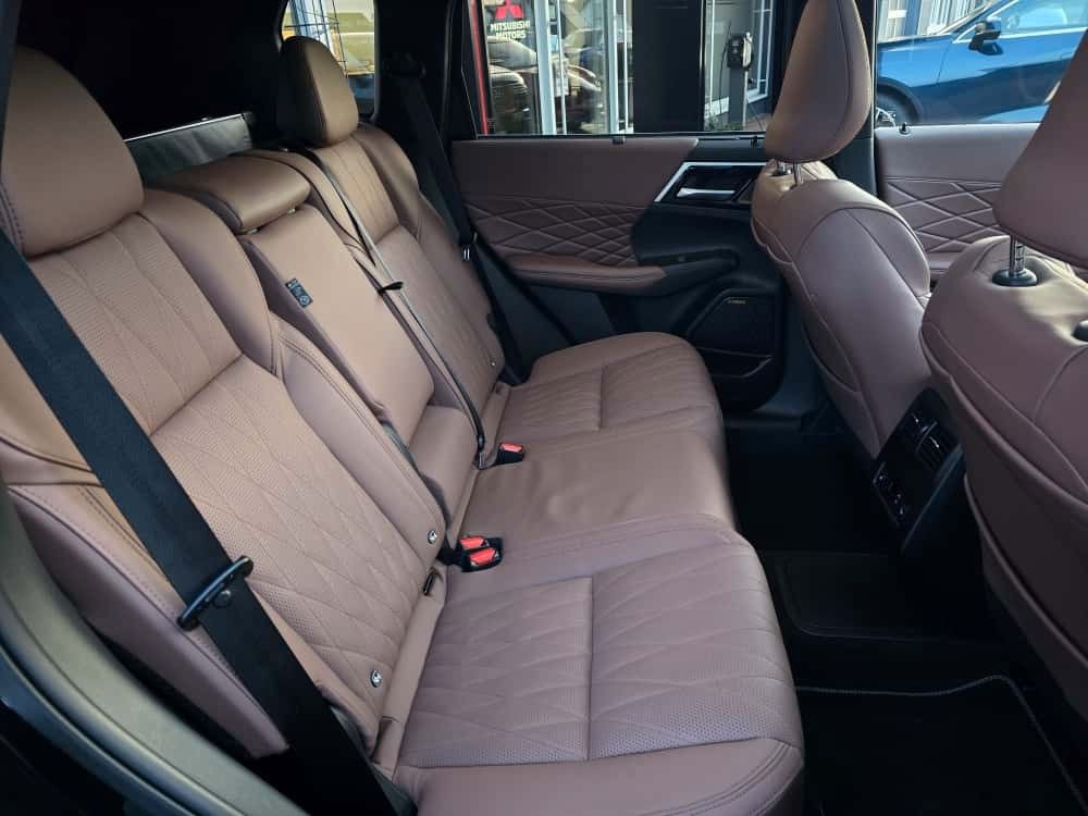 Mitsubishi PHEV Outlander Top LUXURY//0,99% FINANZIERUNG